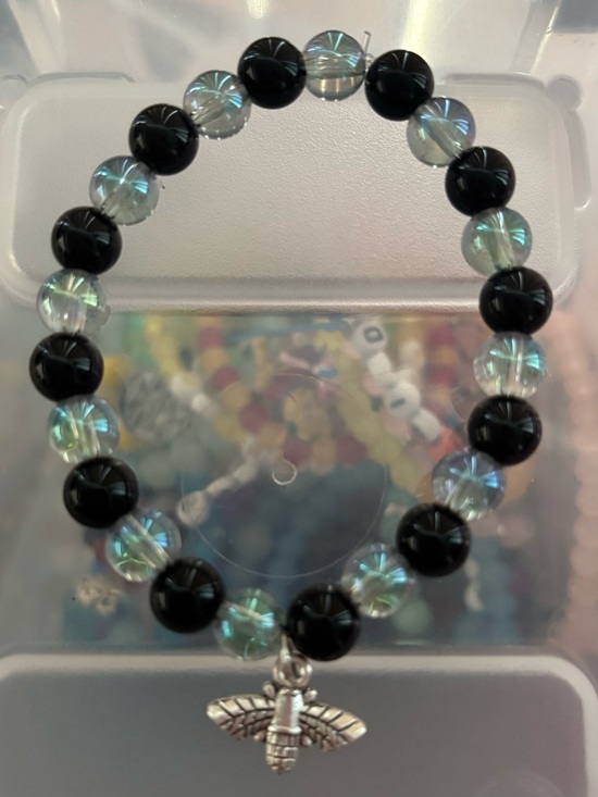 Hand Crafted Jewelry - Onyx iridescent bee 🐝 handcrafted bracelet